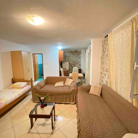 Pavle Apartmani Рісан Екстер'єр фото
