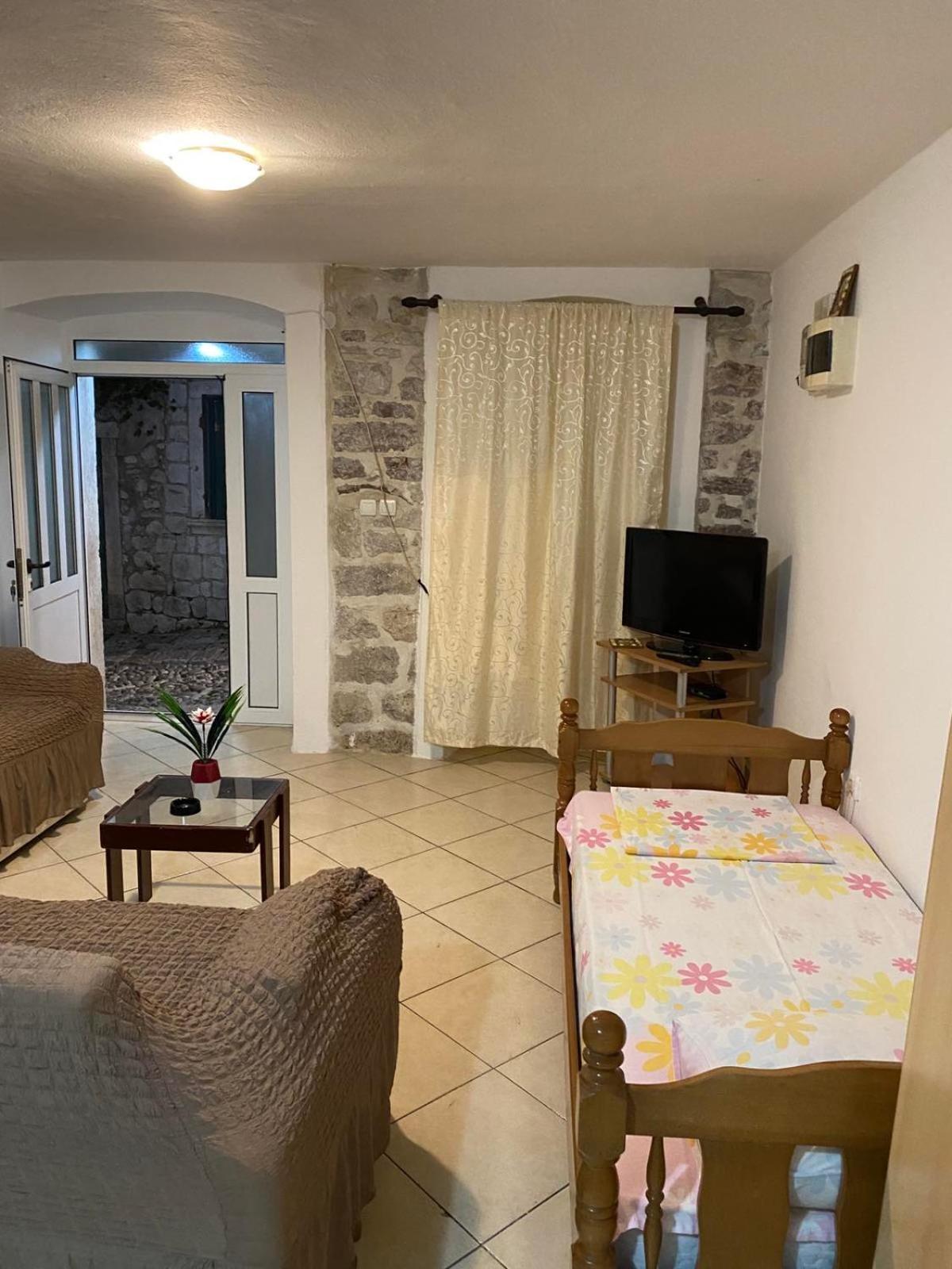 Pavle Apartmani Рісан Екстер'єр фото