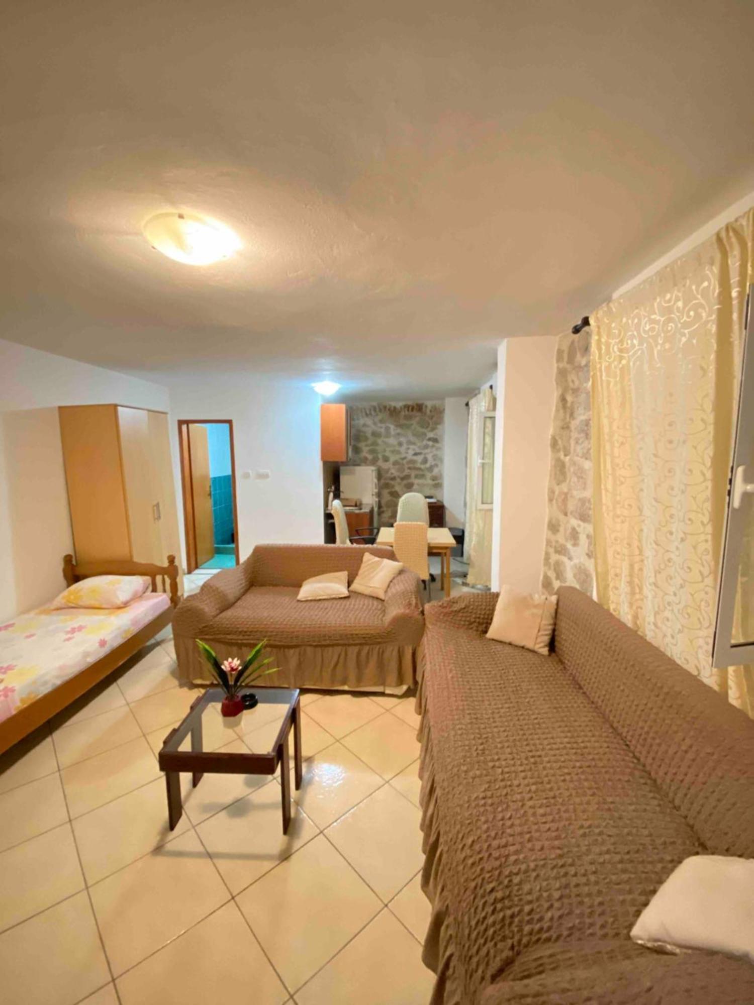 Pavle Apartmani Рісан Екстер'єр фото